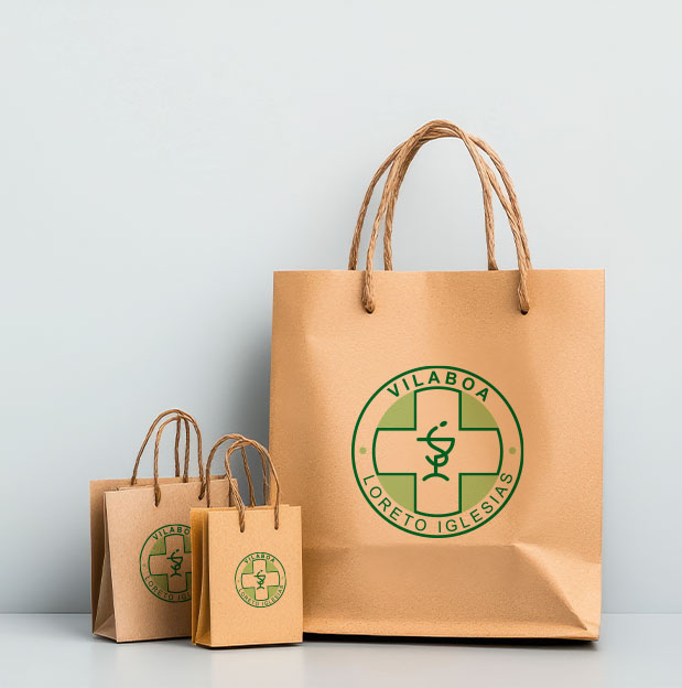 Bolsas de papel con el logotipo de Farmacia Vilaboa